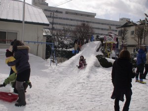 雪の滑り台