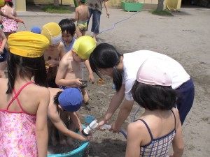 水遊び　幼稚園